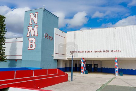 Foto de Miami, FL, Estados Unidos - 29 de diciembre de 2022: Foto de NMB North Miami Beach Senior High School - Imagen libre de derechos