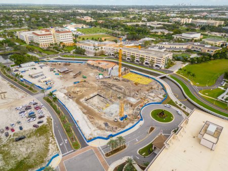 Foto de Davie, FL, USA - January 3, 2022: Aerial panorama Nova Southeastern University Noel P Brown Sports Center football field - Imagen libre de derechos