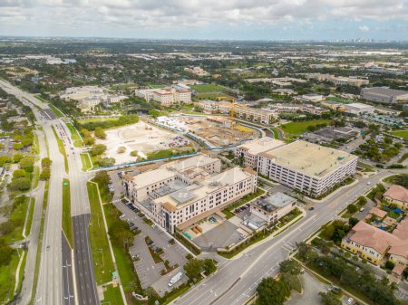 Foto de Davie, FL, USA - January 3, 2022: Aerial photo HCA Florida University Hospital - Imagen libre de derechos