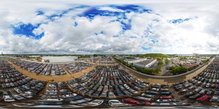 Téléchargez les photos : Aerial 360 spherical equirectangular photo of a junk yard full of damaged cars - en image libre de droit