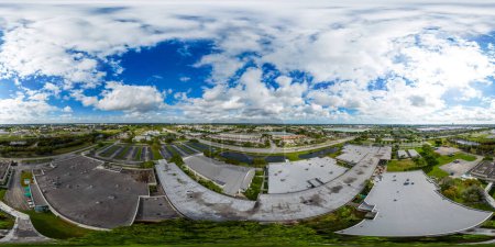 Téléchargez les photos : Davie, FL, USA - January 4, 2022: Aerial 360 equirectangular photo of McFatter Technical College and High School - en image libre de droit