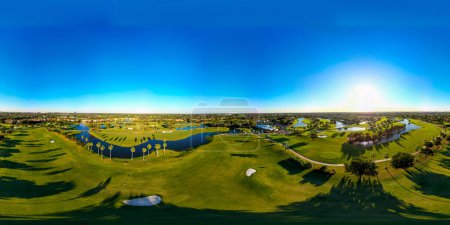 Téléchargez les photos : Plantation, FL, USA - January 6, 2022: Aerial 360 equirectangular photo of Lago Mar Country club golf course - en image libre de droit