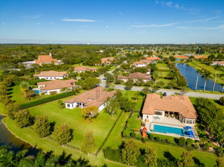 Foto de Davie, FL, USA - January 6, 2022: Aerial photo luxury mansions at Parkside Estates development - Imagen libre de derechos