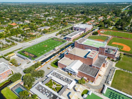 Foto de Davie, FL, USA - January 6, 2022: Aerial photo American Heritage Schools Broward Campus - Imagen libre de derechos