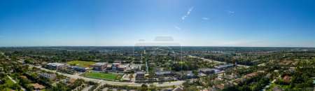 Téléchargez les photos : Davie, FL, USA - January 6, 2022: Aerial photo American Heritage Schools Broward Campus - en image libre de droit