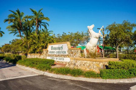 Téléchargez les photos : Davie, FL, USA - January 12, 2023: Photo of the entrance to Bergeron Rodeo Grounds Davie FL - en image libre de droit