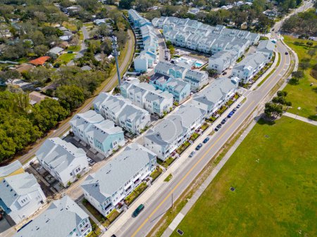 Foto de Sarasota, FL, USA - January 18, 2023: Aerial drone photo Payne Park Village luxury housing - Imagen libre de derechos
