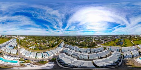 Téléchargez les photos : Aerial equirectangular 360 photo of a housing community in Sarasota Florida USA - en image libre de droit
