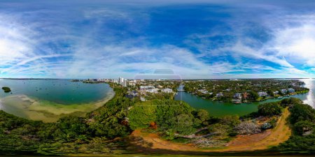 Foto de Sarasota, FL, USA - January 18, 2023: Aerial drone 360 equirectangular spherical panorama photo Marie Selby Botanical Gardens Downtown Sarasota - Imagen libre de derechos