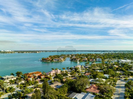 Téléchargez les photos : Aerial photo luxury homes in Bird Key Sarasota Florida USA - en image libre de droit