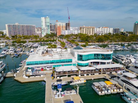 Téléchargez les photos : Sarasota, FL, USA - January 18, 2023: Aerial photo Marina Jack Restaurant Sarasota FL - en image libre de droit