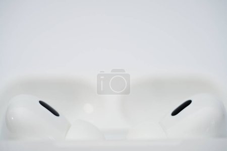 Foto de Sunrise, FL, USA - January 24, 2023: Macro photo of Apple airpods 2 on white background - Imagen libre de derechos