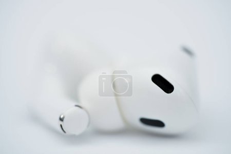 Téléchargez les photos : Sunrise, FL, USA - January 24, 2023: Macro photo of Apple airpods 2 on white background - en image libre de droit