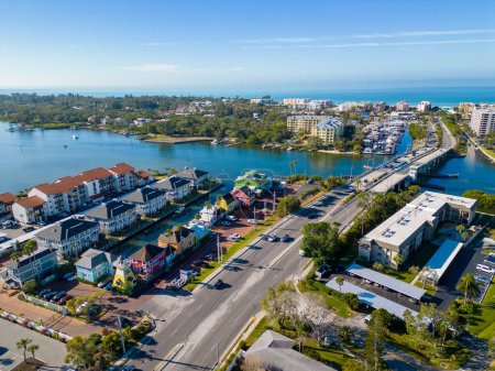 Foto de Siesta Key, FL, USA - January 30, 2023: Aerial photo shopping plaza on Stickney Point Road Sarasota FL - Imagen libre de derechos