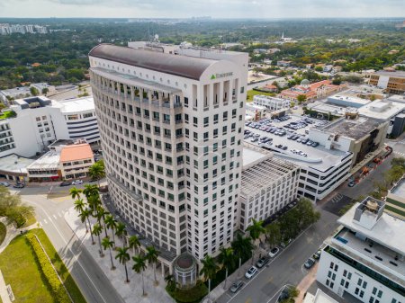 Téléchargez les photos : Coral Gables, FL, USA - January 28, 2023: Aerial photo regions Building Downtown Coral Gables Miami FL - en image libre de droit