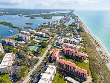 Téléchargez les photos : Condominiums sur Turtle Beach en Floride - en image libre de droit