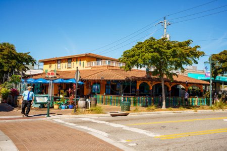 Téléchargez les photos : Siesta Key, FL, USA - January 30, 2023: Photo of The Hub Baja Grill restaurant Siesta Key FL - en image libre de droit