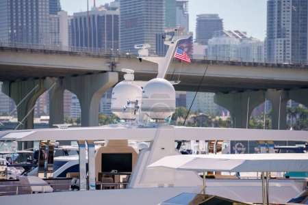 Téléchargez les photos : Miami, FL, États-Unis - 19 février 2023 : Photo de la halte maritime vénitienne du Miami International Boat Show - en image libre de droit