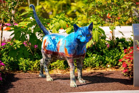 Foto de Miami, FL, Estados Unidos - 19 de febrero de 2023: Foto de esculturas de arte de perros y gatos en Miami en Maurice A Ferre Park - Imagen libre de derechos