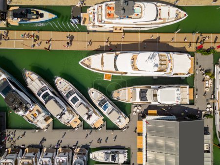 Téléchargez les photos : Aerial overhead photo Miami International Boat Show on Sunday - en image libre de droit