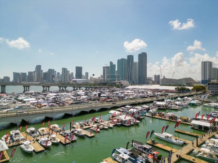 Foto de Miami, FL, USA - February 19, 2023: Aerial drone panorama Miami International Boat Show 2023 - Imagen libre de derechos