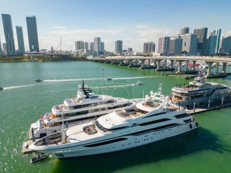 Téléchargez les photos : Miami, FL, USA - February 19, 2023: Aerial photo luxury Yacht Seanna - en image libre de droit