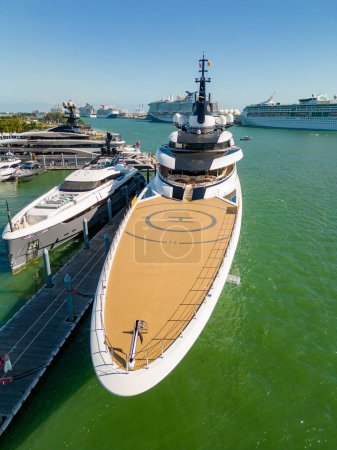 Téléchargez les photos : Miami, FL, USA - February 19, 2023: Aerial photo luxury Yacht AHPO front deck helicopter heli landing deck - en image libre de droit