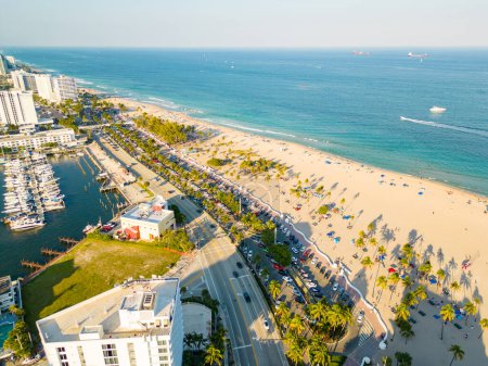 Foto de Drone foto Fort Lauderdale Beach aparcamiento y la costa - Imagen libre de derechos