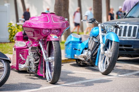 Téléchargez les photos : Daytona, FL, USA - 10 mars 20223 : Daytona Beach FL Bike Week Spring Break rassemblement annuel de motos - en image libre de droit