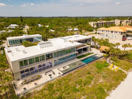 Foto de Vero Beach, FL, Estados Unidos - 18 de marzo de 2023: propiedades inmobiliarias de lujo frente al mar North Hutchinson Island Vero Beach FL - Imagen libre de derechos