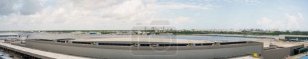 Foto de Fort Lauderdale, FL, Estados Unidos - 13 de abril de 2023: Foto de FLL El aeropuerto internacional de Fort Lauderdale cerró después de muchos días de fuertes lluvias e inundaciones - Imagen libre de derechos