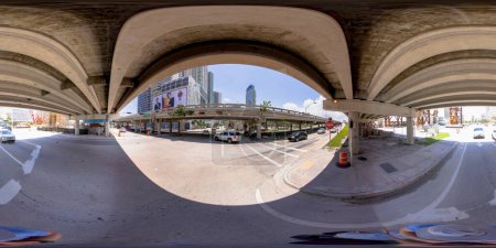 Téléchargez les photos : Brickell, FL, USA - Avril 23, 2023 : 360 Miami Brickell sphérique équirectangulaire photo VR - en image libre de droit