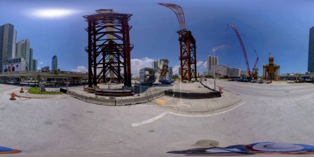 Téléchargez les photos : Brickell, FL, USA - 23 avril 2023 : 360 photo équirectangulaire Miami Signature Bridge construction site development stages - en image libre de droit