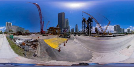 Téléchargez les photos : Brickell, FL, USA - 23 avril 2023 : 360 photo équirectangulaire Miami Signature Bridge construction site development stages - en image libre de droit