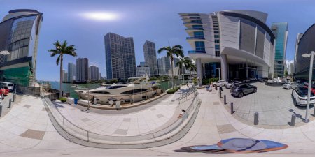 Téléchargez les photos : Brickell, FL, USA - Avril 23, 2023 : 360 photo équirectangulaire Miami Epic Brickell - en image libre de droit