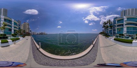 Téléchargez les photos : Brickell, FL, USA - 23 Avril 2023 : 360 photo équirectangulaire Miami Brickell Bay - en image libre de droit