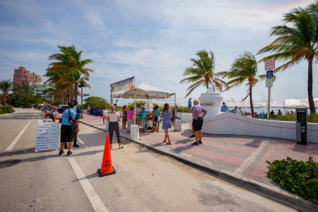 Foto de Fort Lauderdale, FL, Estados Unidos - 29 de abril de 2023: Entrada VIP a la playa de Fort Lauderdale Air and Sea Show - Imagen libre de derechos
