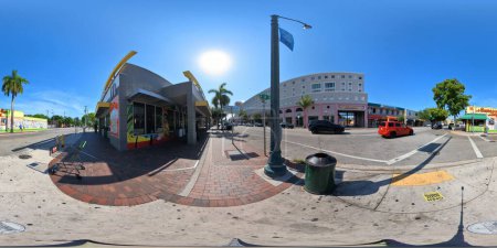 Téléchargez les photos : Miami, FL, États-Unis - 9 mai 2023 : 360 photo équirectangulaire Calle Ocho connue sous le nom de Little Havana pour ses galeries d'art et restaurants cubains - en image libre de droit