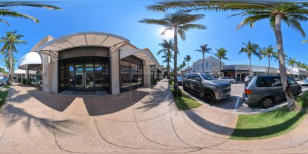 Téléchargez les photos : Palm Beach, FL, États-Unis - 11 mai 2023 : 360 VR photo équirectangulaire de boutiques haut de gamme sur Worth Avenue - en image libre de droit