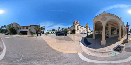 Foto de Palm Beach, FL, USA - 11 de mayo de 2023: 360 VR equirectangular photo of historic architecture in Palm Beach FL USA - Imagen libre de derechos