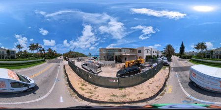 Foto de Palm Beach, FL, Estados Unidos - 11 de mayo de 2023: 360 VR equirectangular foto de mansión de lujo frente al mar en construcción en Palm Beach FL - Imagen libre de derechos