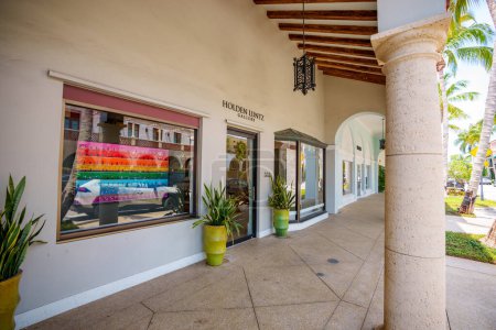 Foto de Palm Beach, FL, Estados Unidos - 11 de mayo de 2023: PHoto de la galería de arte Holden Luntz en Worth Avenue - Imagen libre de derechos
