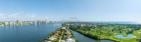 Téléchargez les photos : Image aérienne hôtel particulier de luxe Everglades Island Palm Beach FL USA - en image libre de droit