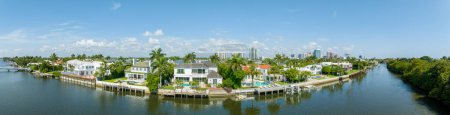 Foto de Imagen aérea mansión de lujo inmobiliario Everglades Island Palm Beach FL USA - Imagen libre de derechos