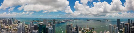 Téléchargez les photos : Belle impression panoramique aérienne Miami Brickell - en image libre de droit
