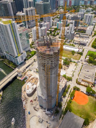 Foto de Miami, FL, Estados Unidos - 20 de mayo de 2023: Foto aérea de The River District 501 SW 3rd Ave en construcción GT Mcdonald - Imagen libre de derechos