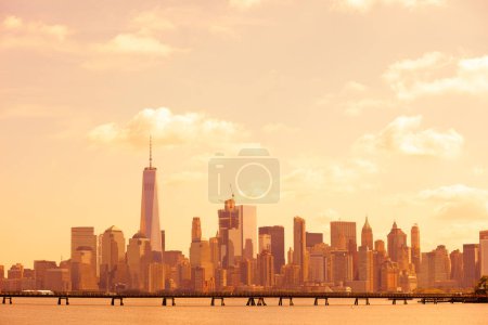 Téléchargez les photos : Photo de New York couverte de brume orange de 2023 feux au Canada - en image libre de droit