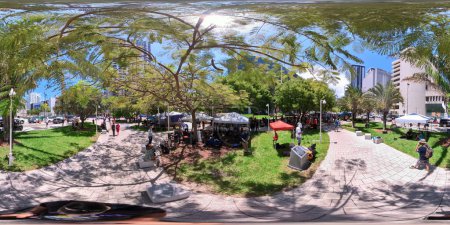 Téléchargez les photos : Miami, FL, États-Unis - 13 juin 2023 : 360 photos équirectangulaires du centre-ville de Miami près du palais de justice américain Wilkie D Ferguson Jr Trump plaide non coupable à l'audience de l'acte d'accusation de Miami - en image libre de droit