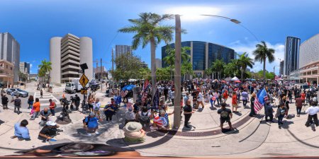 Téléchargez les photos : Miami, FL, États-Unis - 13 juin 2023 : 360 photos équirectangulaires du centre-ville de Miami près du palais de justice américain Wilkie D Ferguson Jr Trump plaide non coupable à l'audience de l'acte d'accusation de Miami - en image libre de droit
