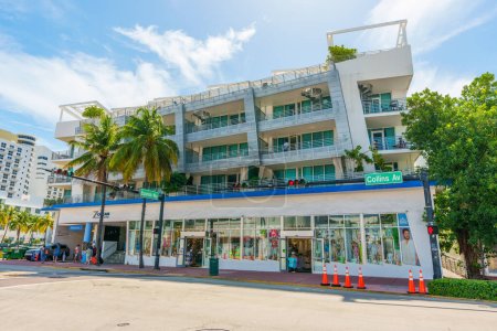 Téléchargez les photos : Miami Beach, Floride, États-Unis - 15 juin 2023 : Photo de l'hôtel Z Ocean sur Collins Avenue - en image libre de droit